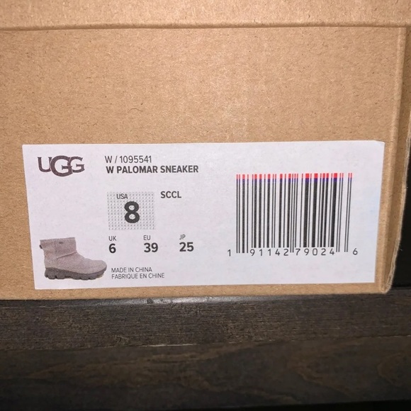 SOLD!! Ugg Palomar Sneaker bootie 8 - Picture 5 of 8